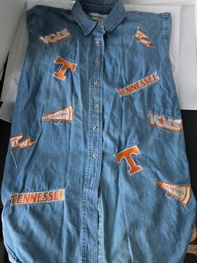 Women’s Collegiate Collections Tennessee Vols Vintage 90s Style Denim Shirt Med